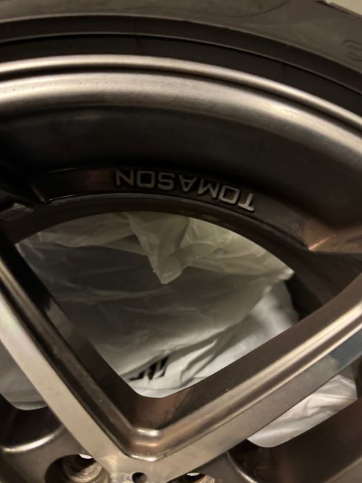 Felgi Tomason + opony Pirelli P Zero Letnie 4 szt.