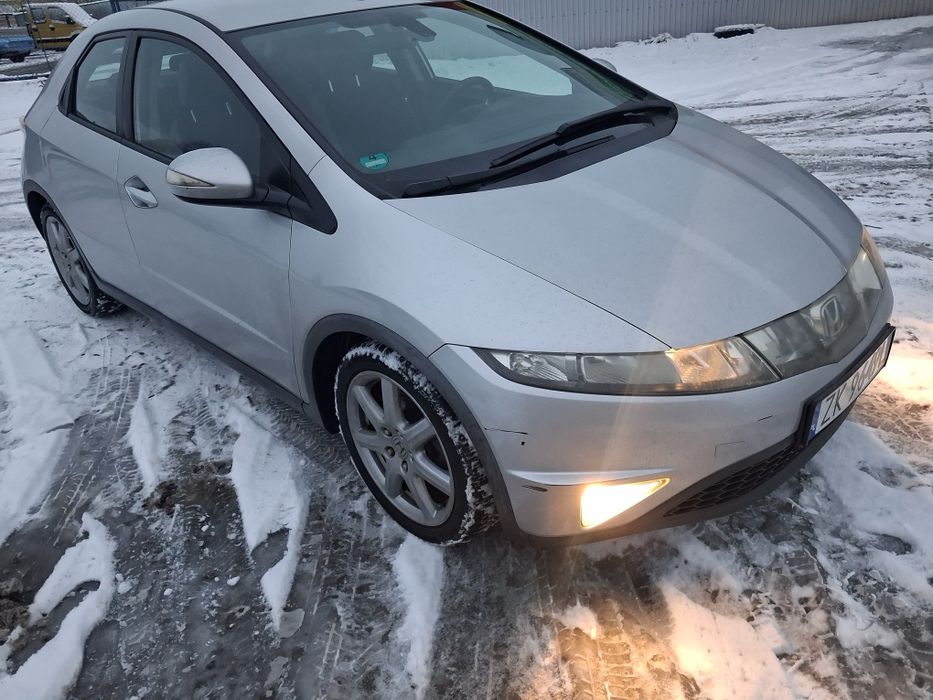 Honda Civic 1.8 benz. z klimą Alu kamera 1 właściciel