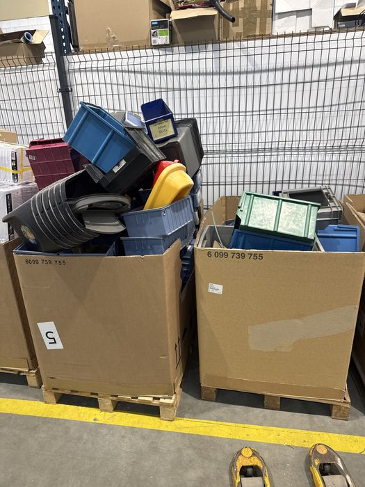 Skrzynki plastikowe metalowe mix