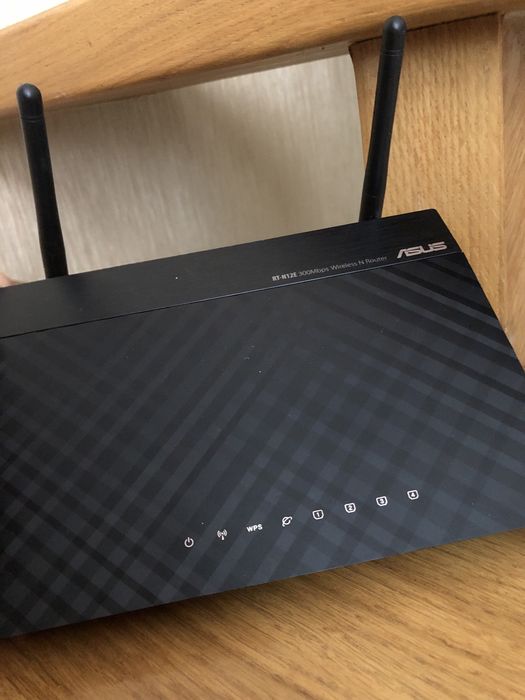Продам роутер ASUS RT N-12 E