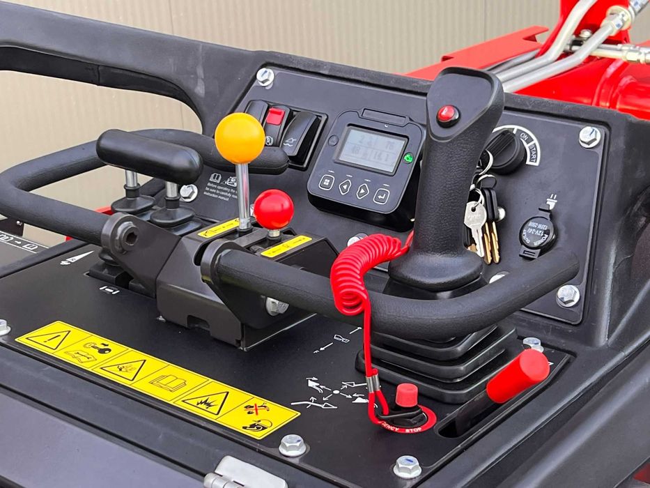 Carregadora RHINOCEROS KS1000 motor Kubota