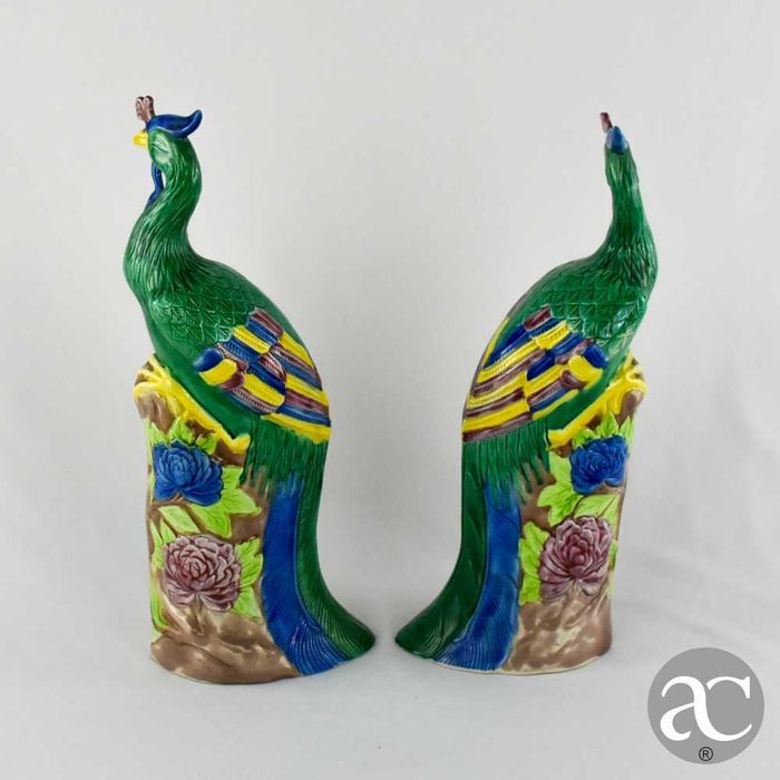 Par de figuras de Fénix (Fenghuang) porcelana da China, policromadas