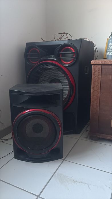 Colunas xbom com leds usadas como novas