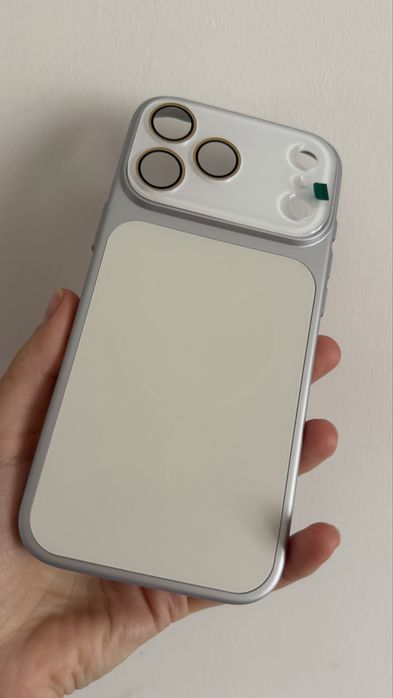 Чохли та захисне скло для iPhone 17 Pro (нові)