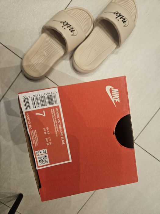 Nike r 38 24 24,5cm wkl beżowe damskie klapki stan jak nowe
