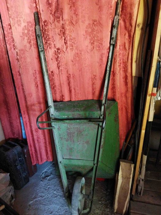 Тачка металлическая строительная