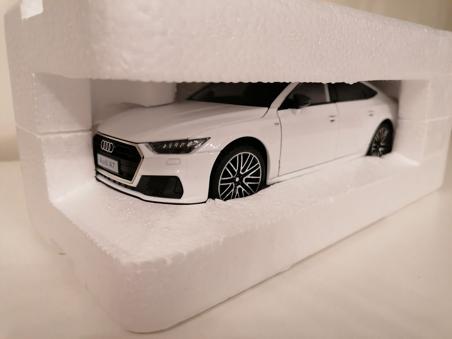 Autko/model Audi A7 skala 1:24, światła dźwięk