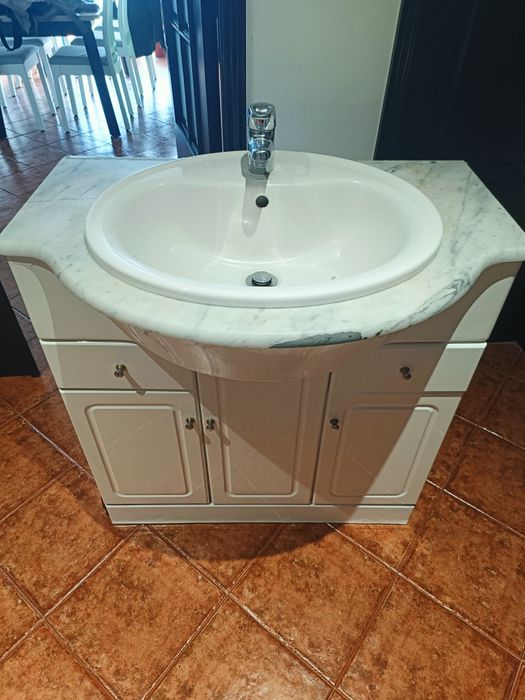 Móvel de casa de banho com lavatório