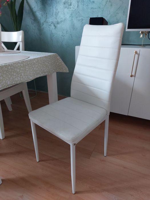 Krzesło białe tapicerowane