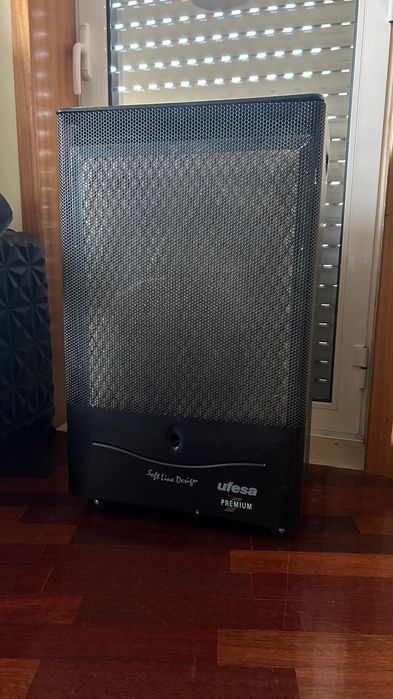 Aquecedor a gás Ufesa + garrafa de gás vazia + respetivo adaptador