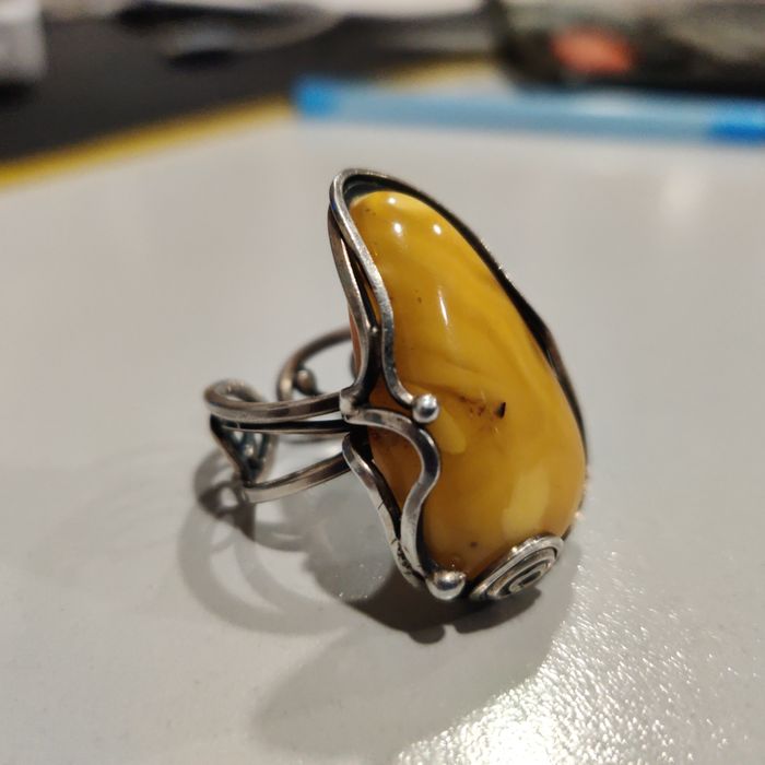 Неймовірний срібний перстень з натуральним пейзажним бурштином