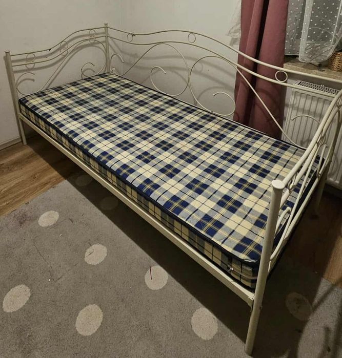 Łóżko z materacem 90x200