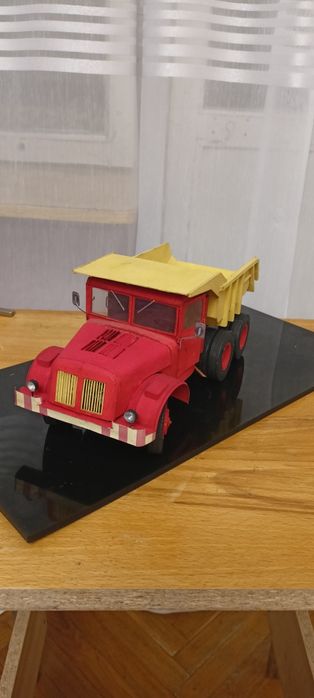 Масштабна модель самоскида.