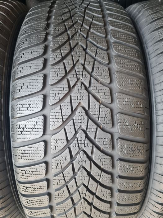 225/50R17 Dunlop SP Winter Sport 4D.