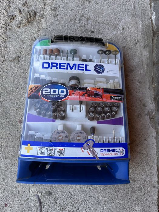 Dremel - uniwersalna walizka z zestawem alcesoriów