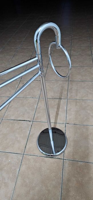Toalheiro de chão