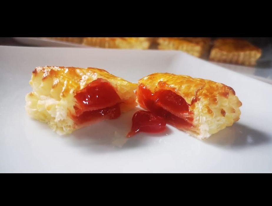 Moldes para folhados, e salgados.