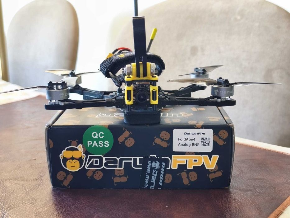Drone FPV DarwinFPV FoldApe 4" Analógico BNF 3S (XT30) + Extra Camera Mount