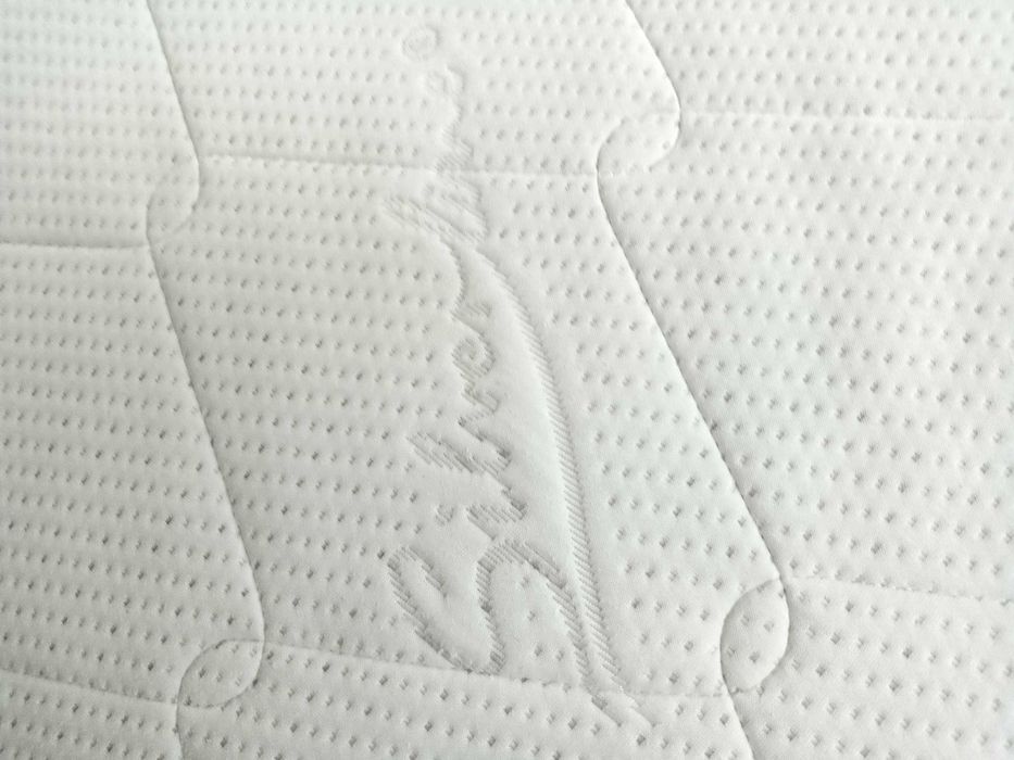 Łóżko z materacem 160x200