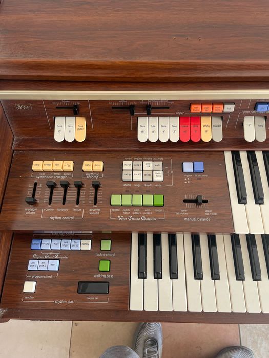 órgão vintage em ótimo estado