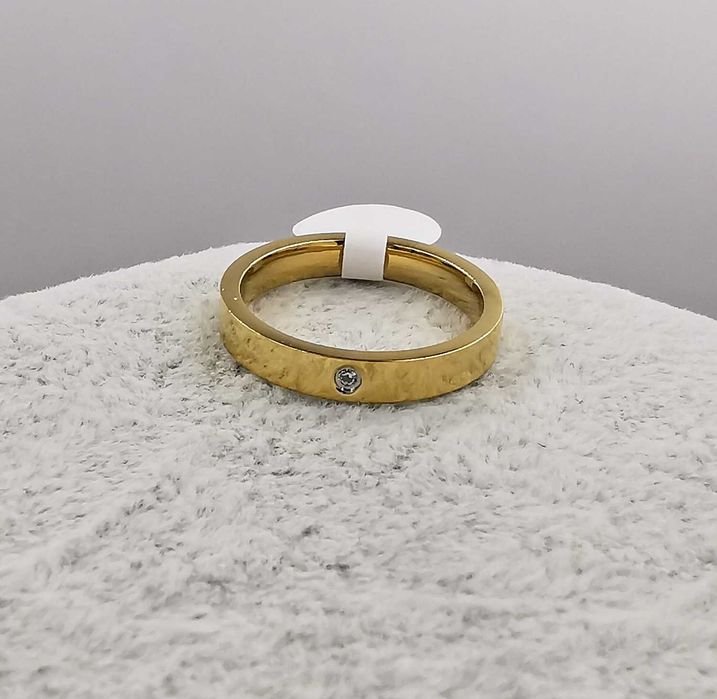 Pierścionek stal chirurgiczna średnica 17 mm mała cyrkonia