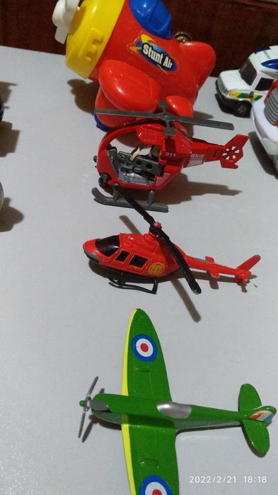 Дитячі іграшкові машинки