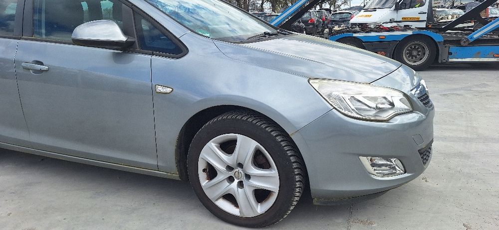 Kompletny przód Opel Astra J 1.7 CDTi kod lakieu Z179