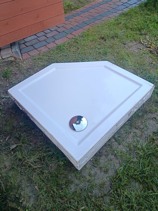 Brodzik pięciokątny z syfonem BDB stan.Bez Rys. 80 x80 wysokość 14 cm