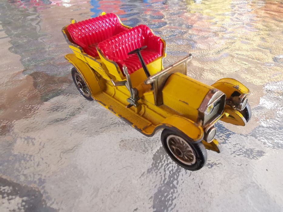 Miniaturas Lesney e Majorette para restaurar.
