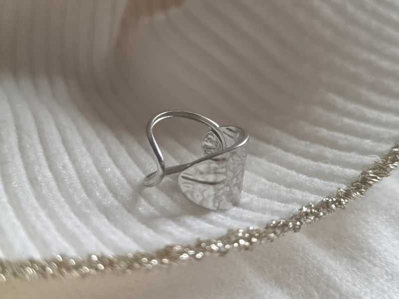 Modernistyczny Pierścionek Hammered Silver Regulowany boho glamour