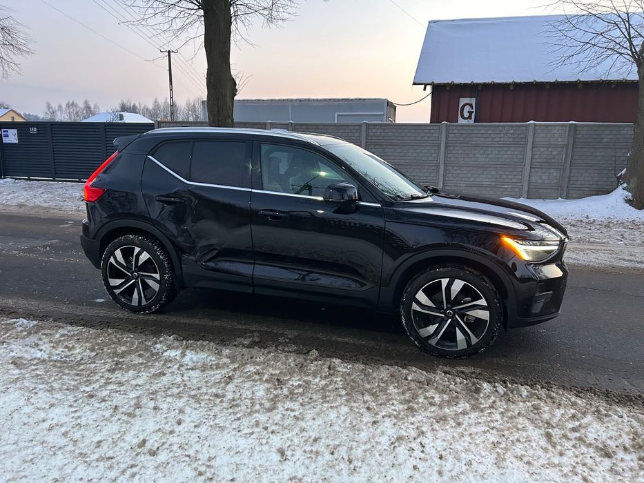 Volvo XC 40 Bogata wersja , Panoram , 4x4 , 2.0 Hybryda