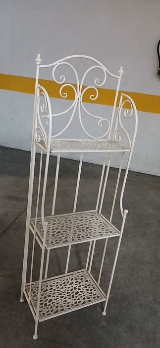 Estante metálica