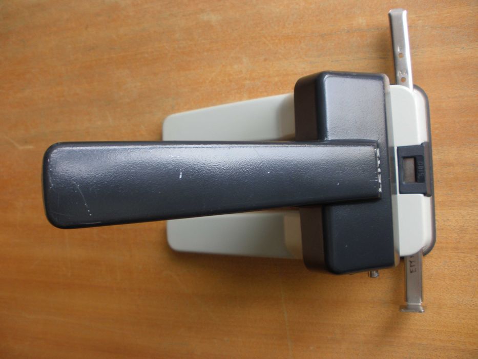 Furador de papel manual, Leitz