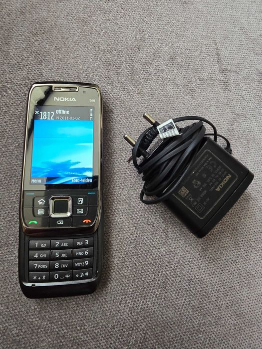 Bardzo ładna Nokia E66 100% sprawna z oryginalną ładowarką!!