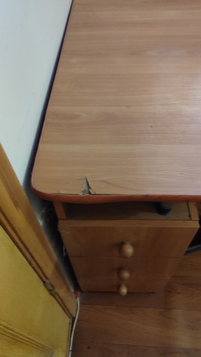 Стол угловой с ящиками