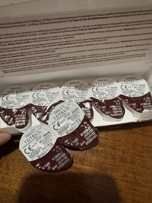 Контакні лінзи Total 1