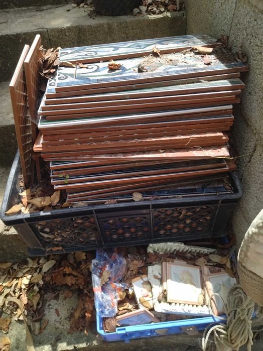 Azulejo antigo para vir buscar tudo