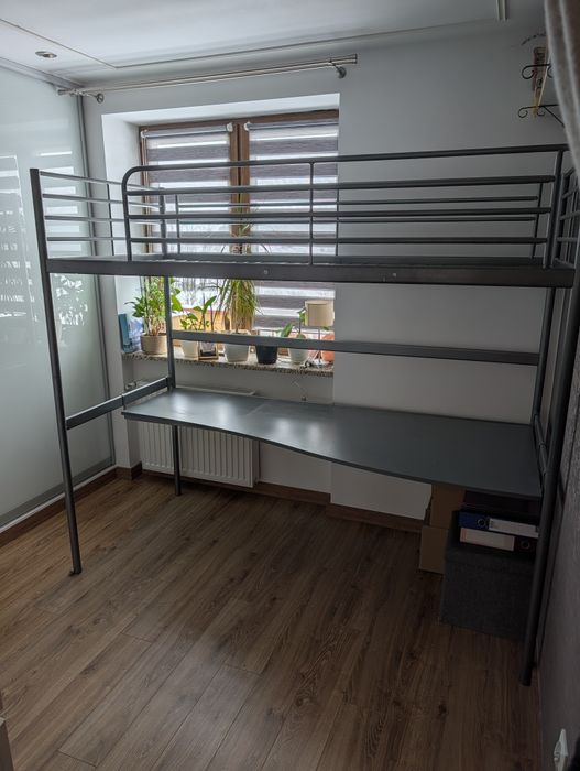 Łóżko piętrowe z biurkiem