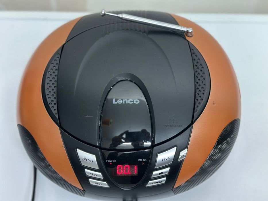 Магнітола Lenco FM, CD, usb Справна