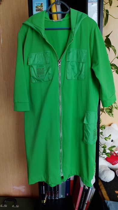 Kardigan zielony na zamek.