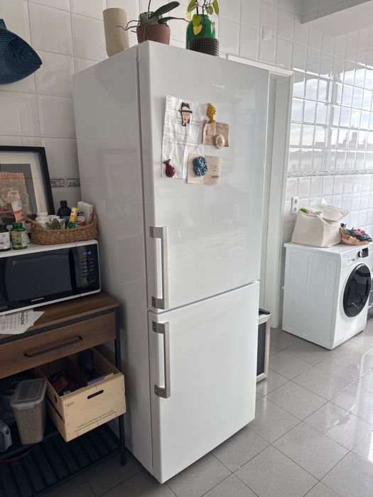 Frigorífico combinado Hotpoint Ariston modelo extra largo