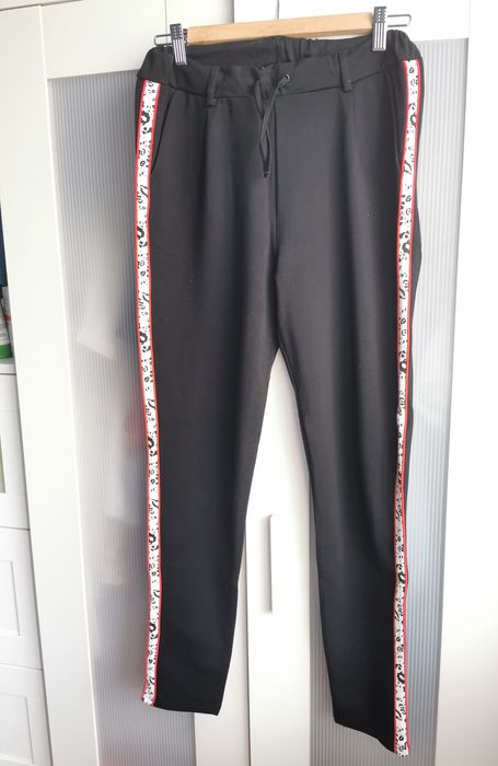 Czarne sporne z lampasem name IT rozm 164 14 lat