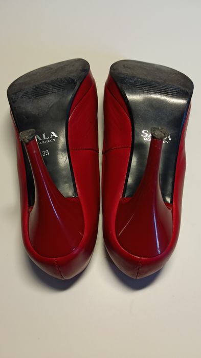 Czerwone skórzane czółenka z odkrytymi palcami rozm. 40 Sala