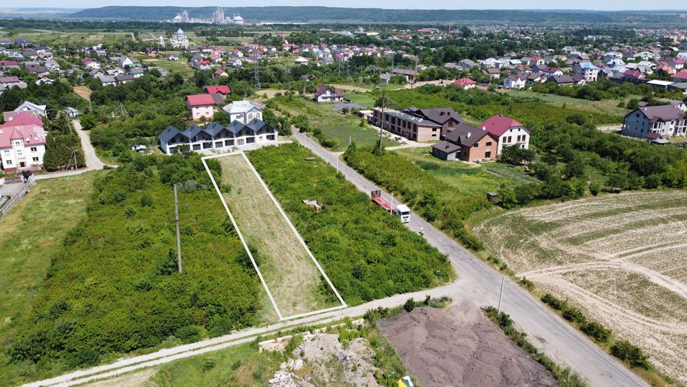 Продається ділянка 17сот. Угринів.Асфальт,Комунікації.Новобудови.Місто