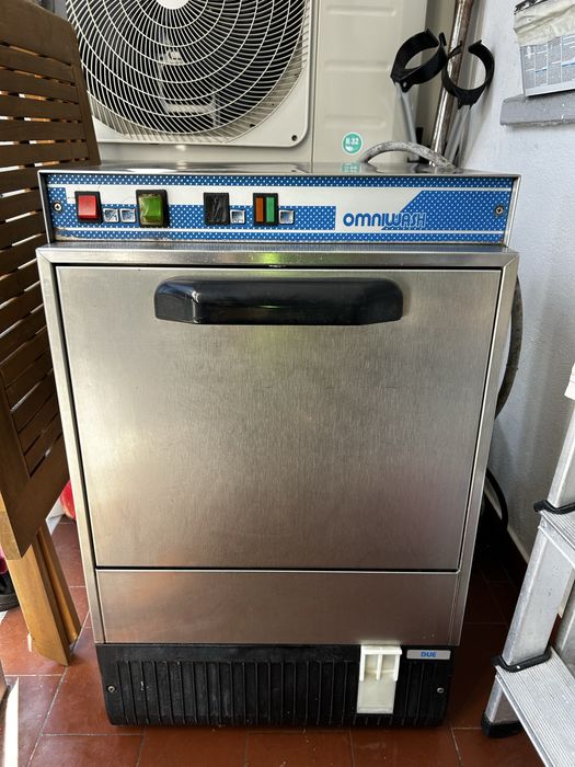 Máquina profissional de lavar copos – Omniwash DUE A-Q