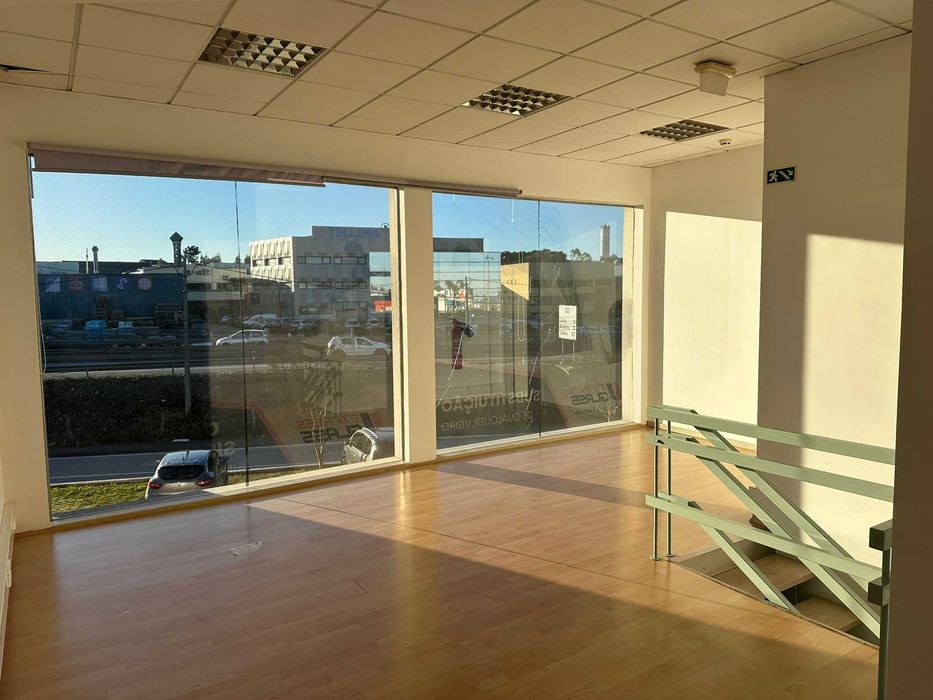 Escritório para Arrendamento - ZICOFA - (+- 40m2)