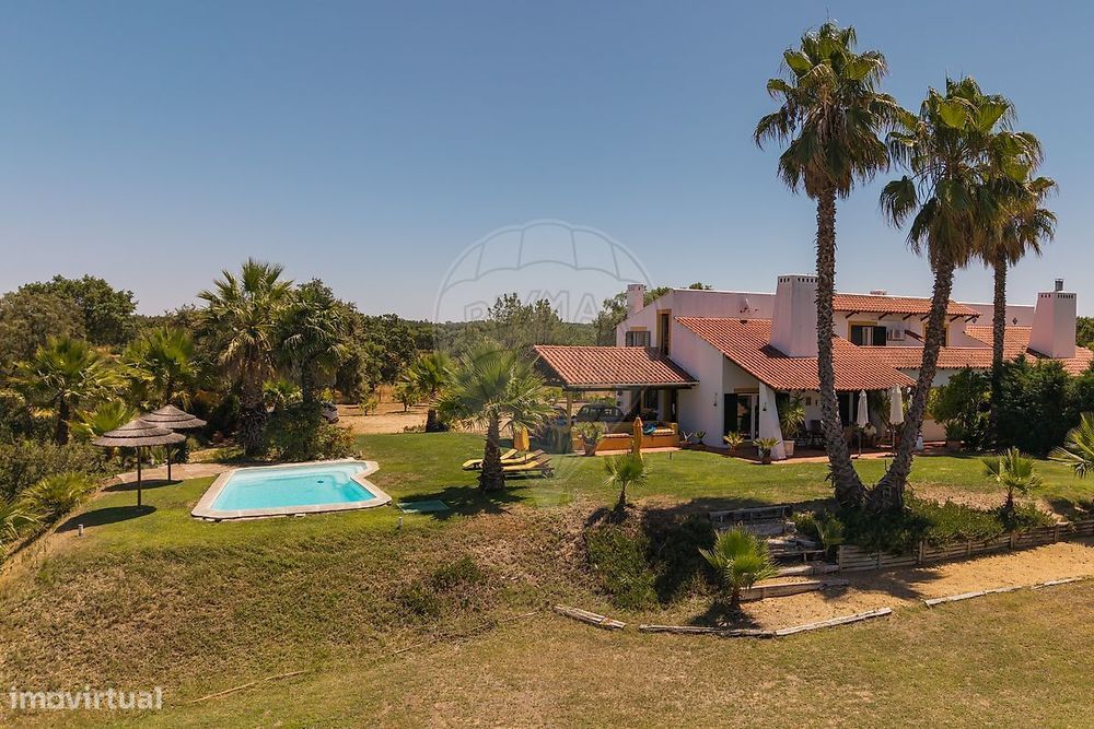 Moradia T4 para venda