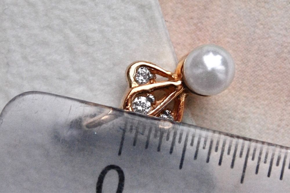 Золотые серьги с жемчугом и бриллиантами
