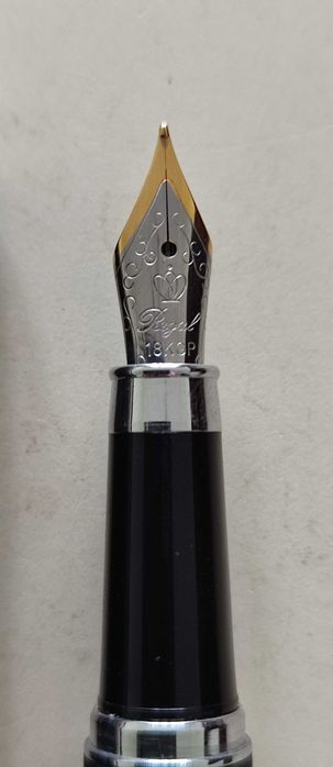 Нова перова ручка REGAL (R80100.L.F) у футлярі