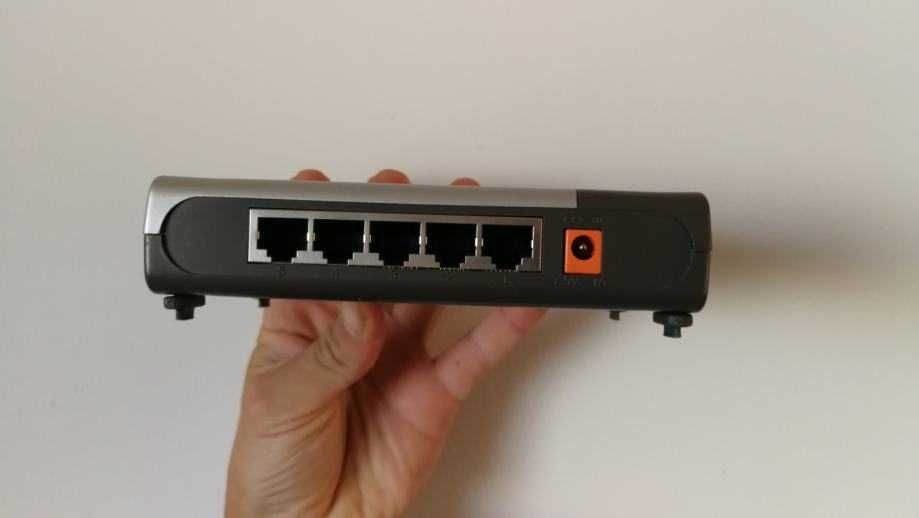 Новый сетевой коммутатор, свитч ,  switch D-Link DES-1005D